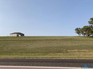 103 Caleb Ct, Parker, SD 57053