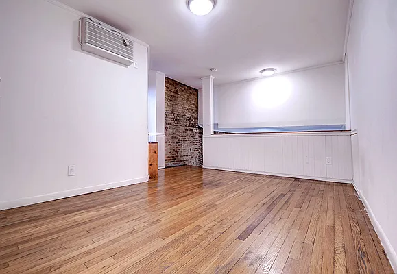 Rented by Urbane Brokerage | media 35