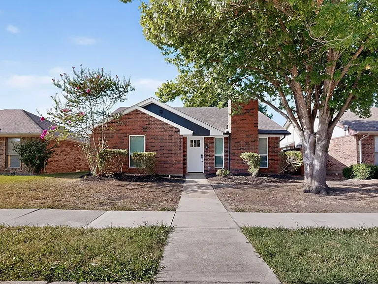 1748 Saint James Dr — Photo 4