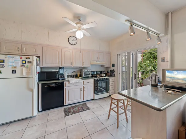 977 52nd Street image 4 of 21