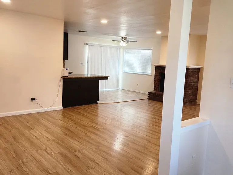 1385 Wimbledon Ct — Photo 6