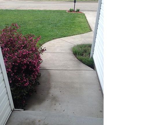 3rd image of 222 Autumn Chase Ln