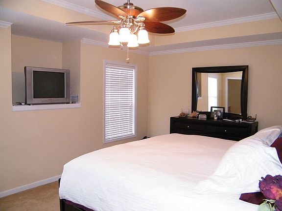 4th image of 955 Pullman Ct