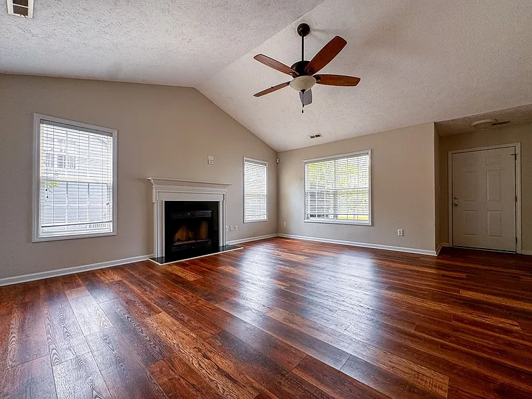 214 Somerset Dr — Photo 7