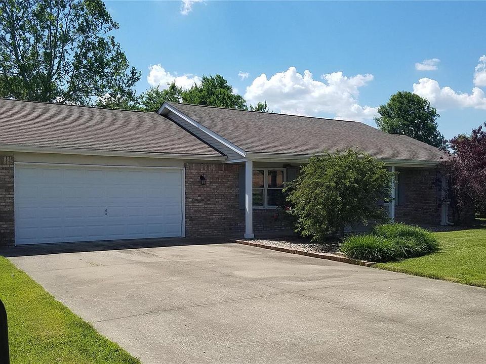 1st image of 1100 Oakwood Ln