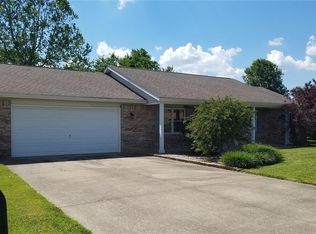 1100 Oakwood Ln, Marion, IL 62959