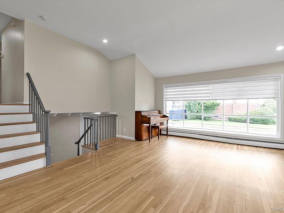 3rd image of 964 Cranford Avenue