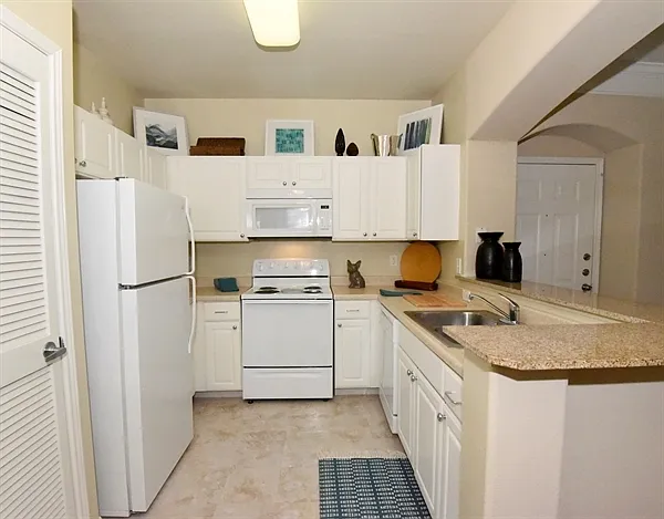 11881 Gulf Pointe Dr — Photo 9
