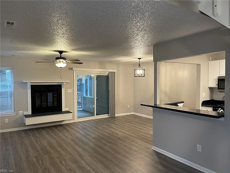 808 Quesnel Dr — Photo 2