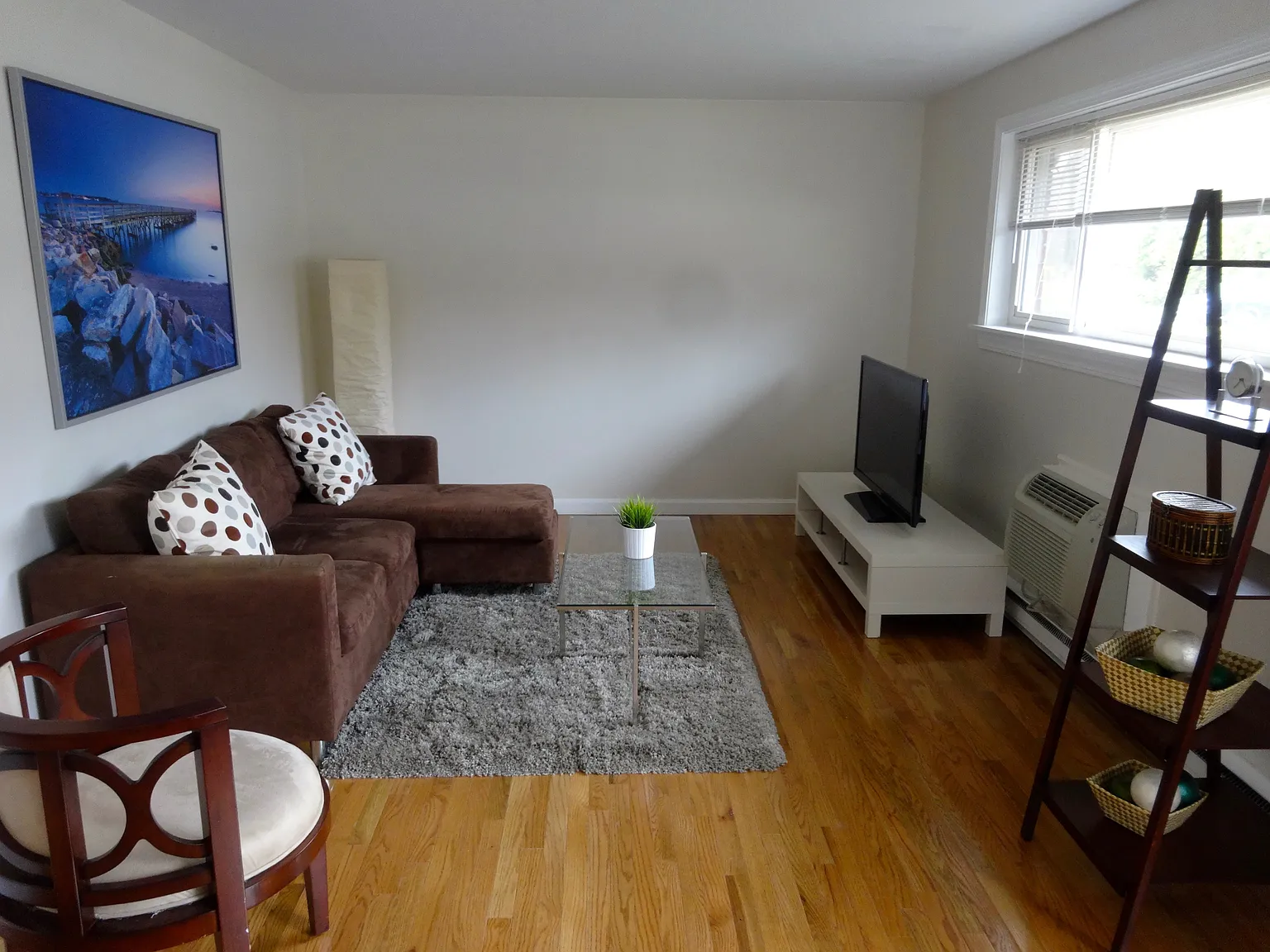 Lakeside Manor Apartments — Photo 1