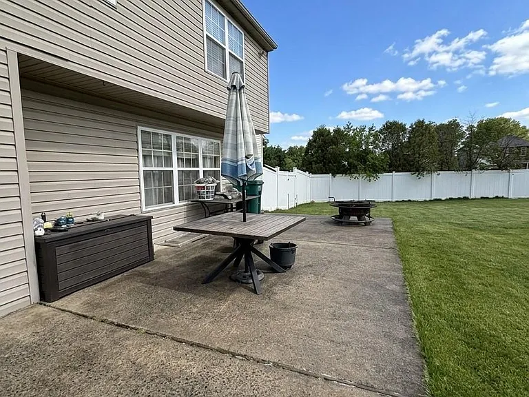 108 Parkside Dr — Photo 6