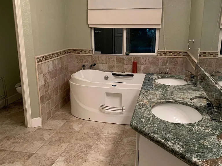 377 Coventry Cir — Photo 4