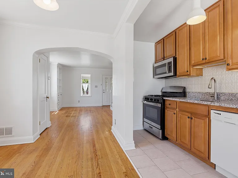 363 Gusryan St — Photo 10