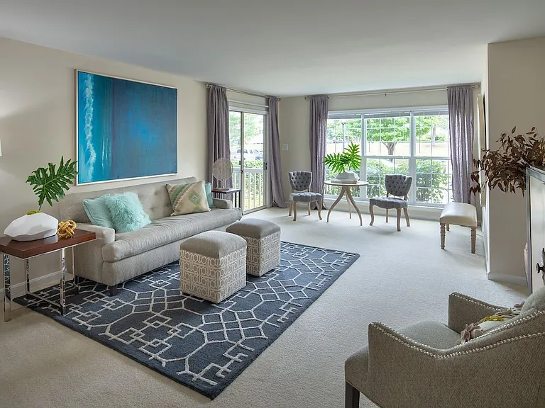Elms Kingstowne — Photo 2
