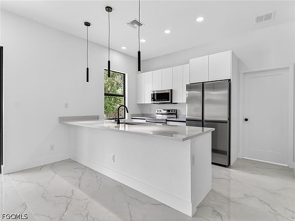5th image of 792 Bell Blvd S