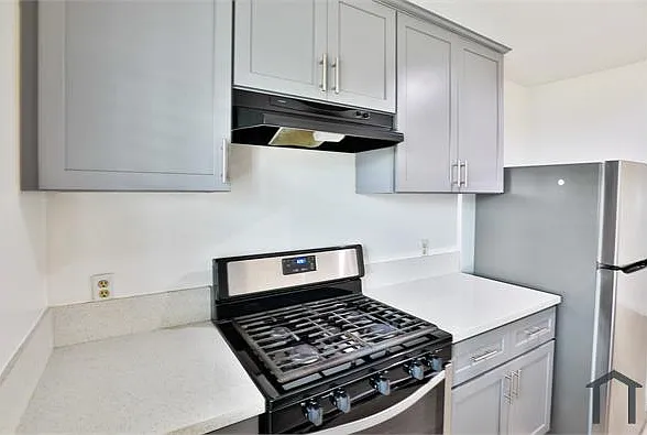 1881 W Jefferson Blvd #204 — Photo 8