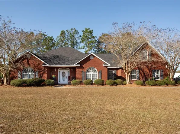 851 Carriage Ln, Waycross, GA 31503