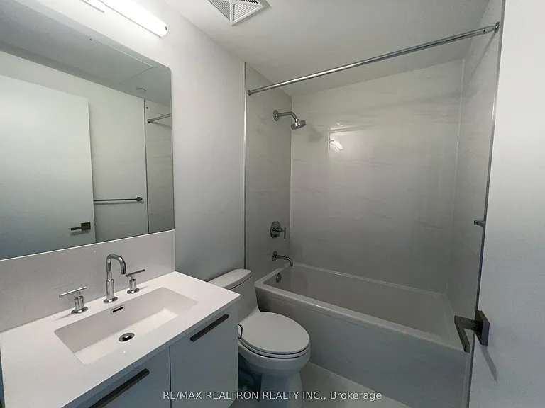 3 Gloucester St #1007 — Photo 4