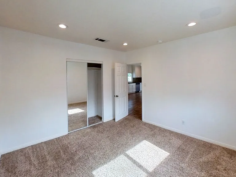3189 Sanchez St — Photo 10