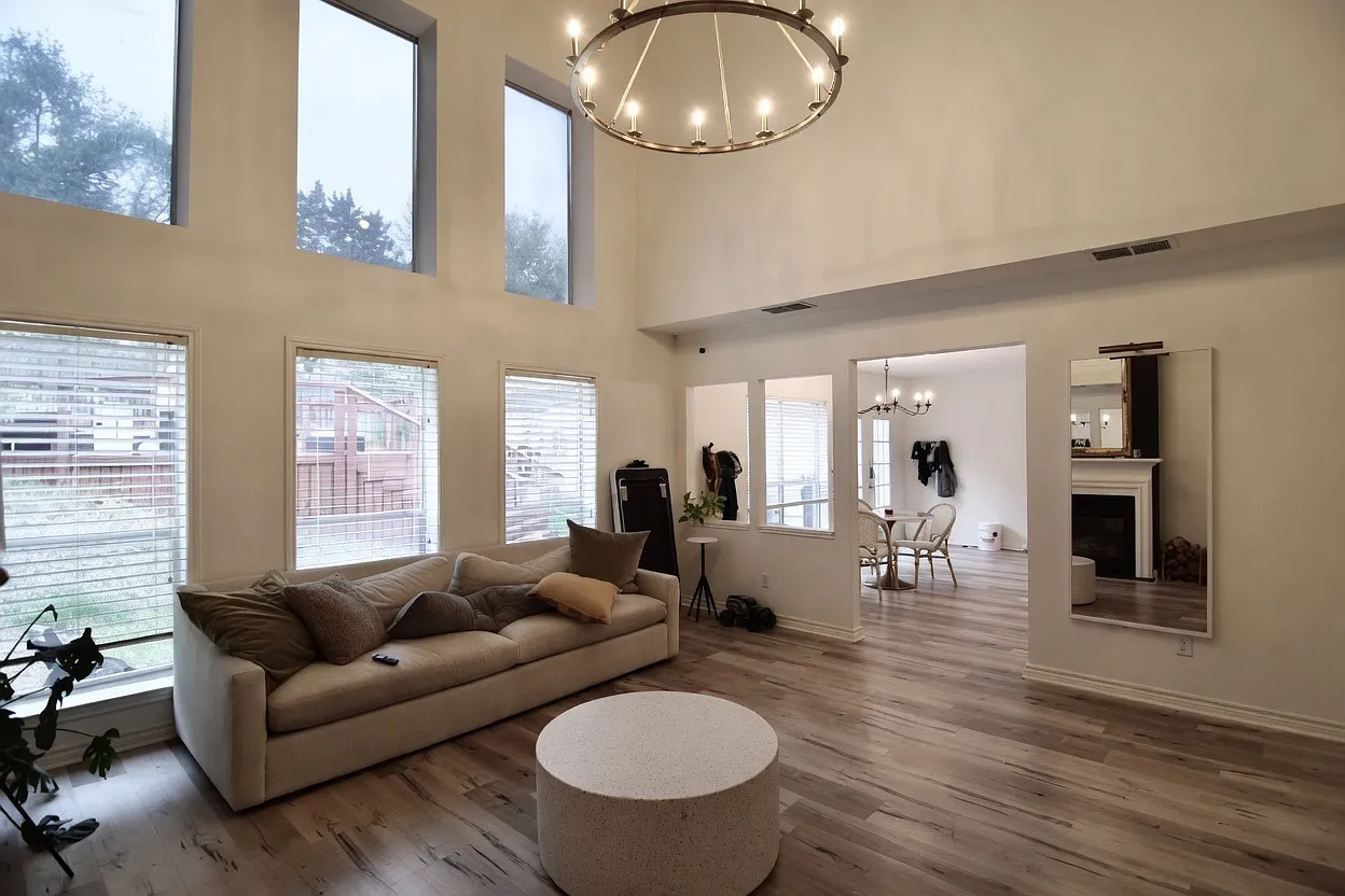 3 bed, 2.5 bath, 2454 sqft, $2,495 — Photo 4