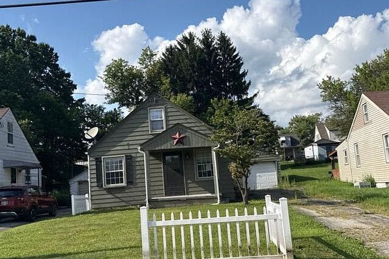 1st image of 495 Spring St