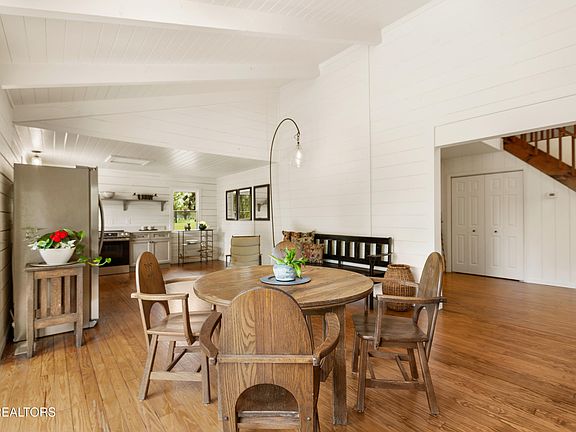18th image of 284 Savannah Shores Dr