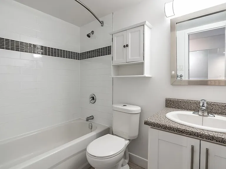 77 Huntley St — Photo 16