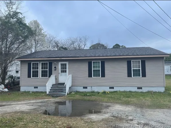 704 Williams St, Clinton, NC 28328