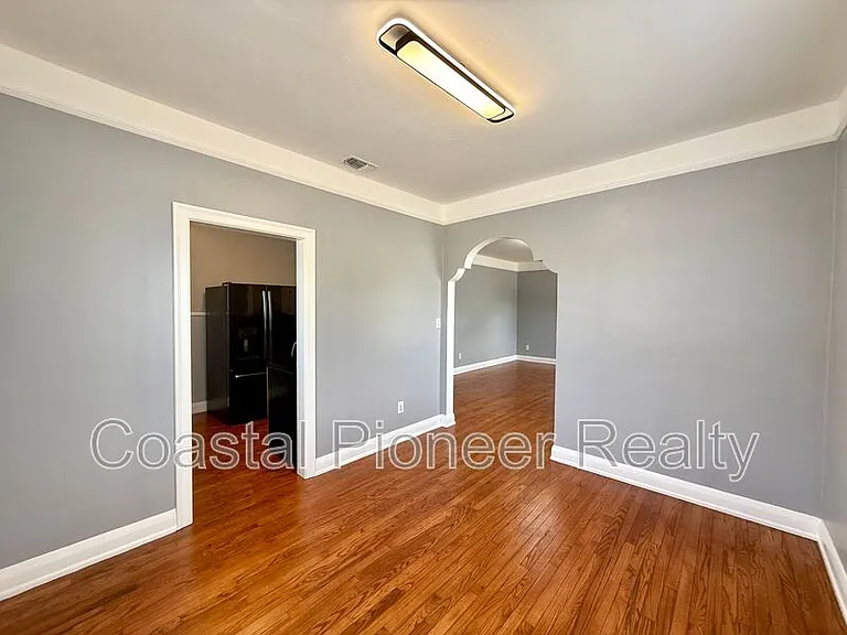 2323 W North B St — Photo 6