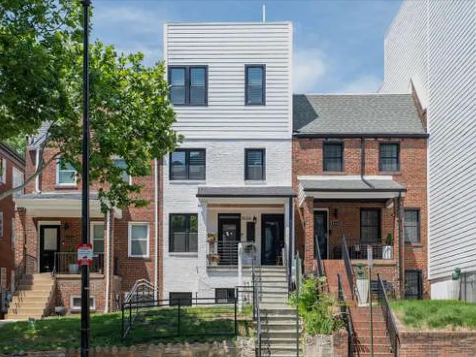 1925 D St NE #2