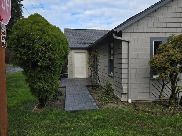 944 S 3rd St #A, La Conner, WA 98257