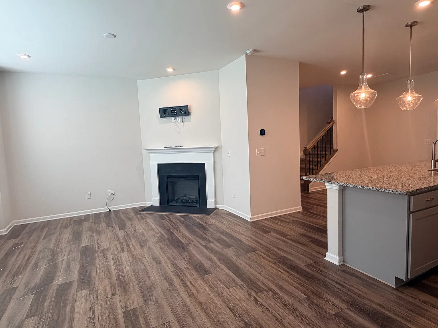 3 bed, 1600 sqft, $2,145 — Photo 2