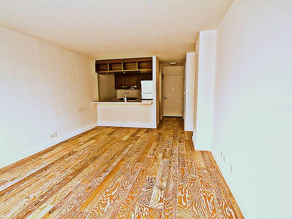 5th image of 247 E 28th St APT 8G