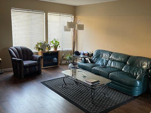 4th image of 479 Cherry Ln APT C