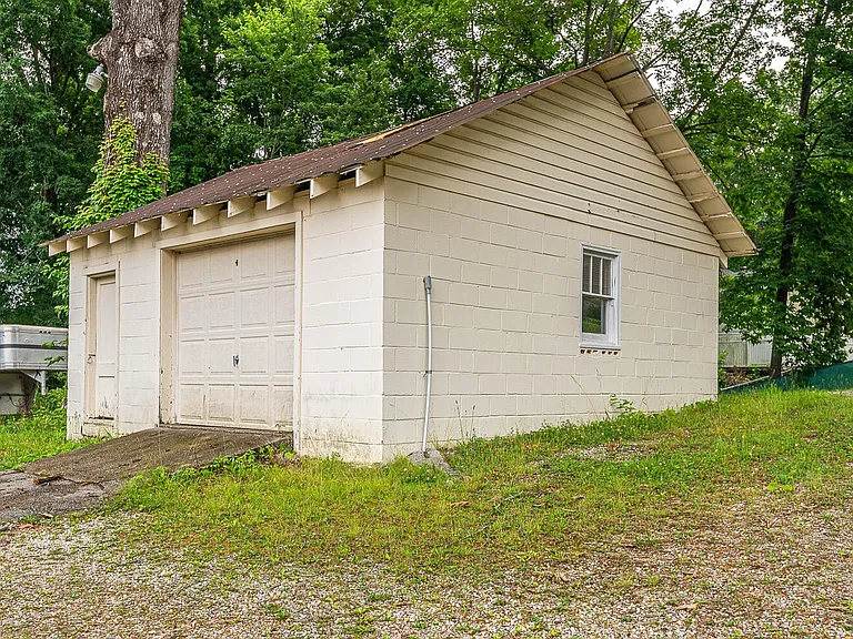 9422 Fuller Rd — Photo 22