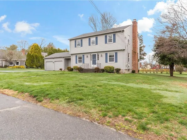 5 Echo Farm Dr, Bristol, RI 02809