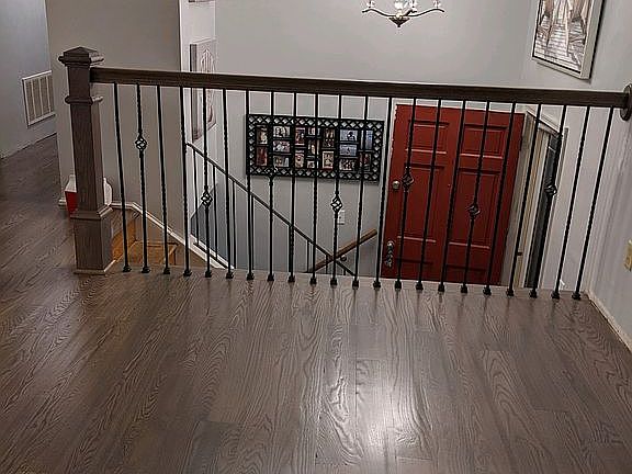5th image of 4645 Sanders Dr NE