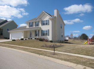 840 Apple Grove Ln, Oconomowoc, WI 53066