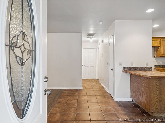 4th image of 305 W Keetoowah Ct