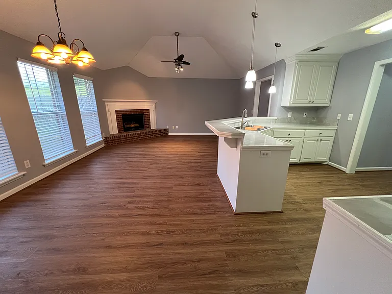 1013 Carlyle Cv — Photo 20