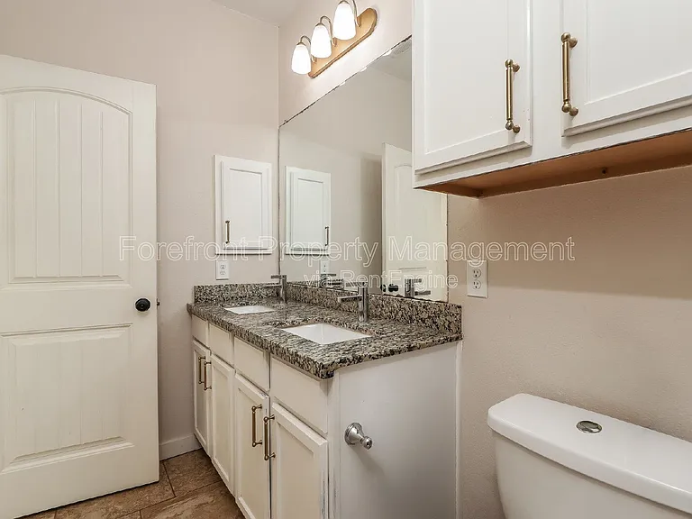 1330 Plaza Lake Dr — Photo 10