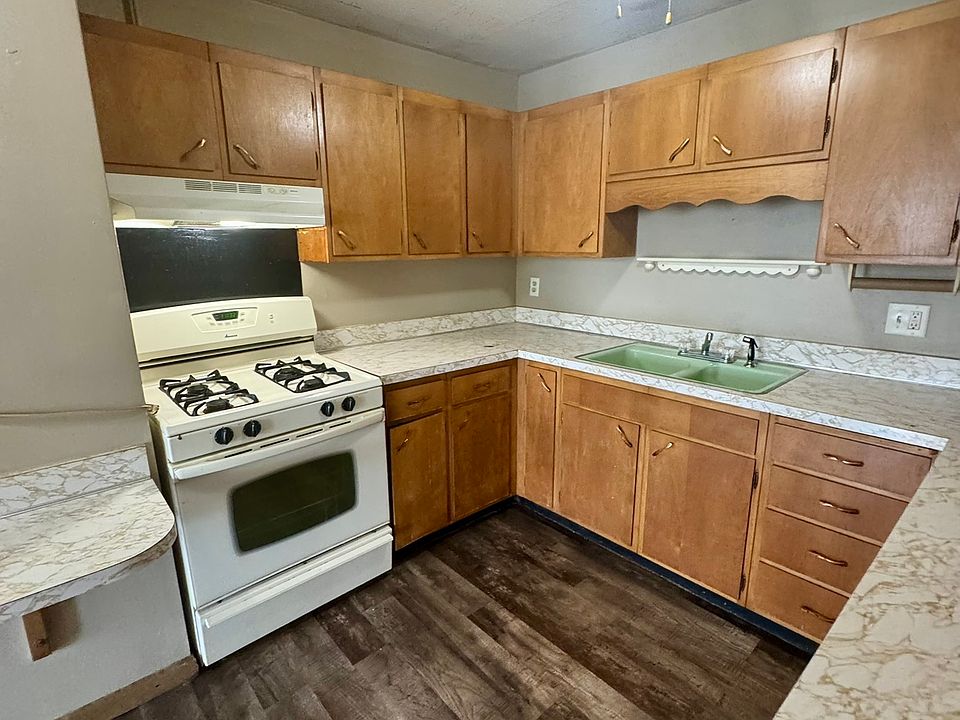 1st image of 230 W 3rd St #11391978