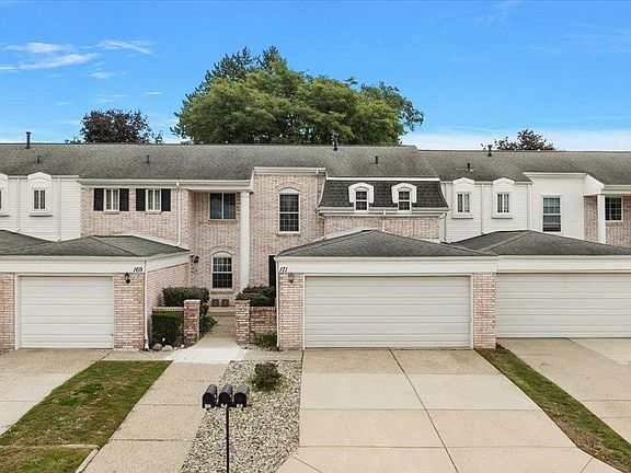 3rd image of 171 Manor Way #146