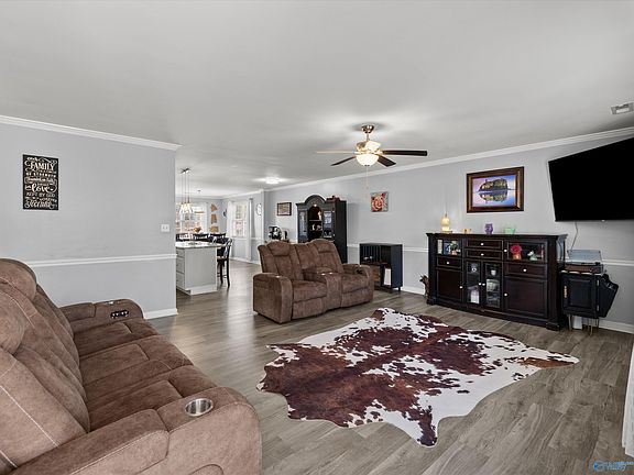 3rd image of 196 Wilbanks Ln