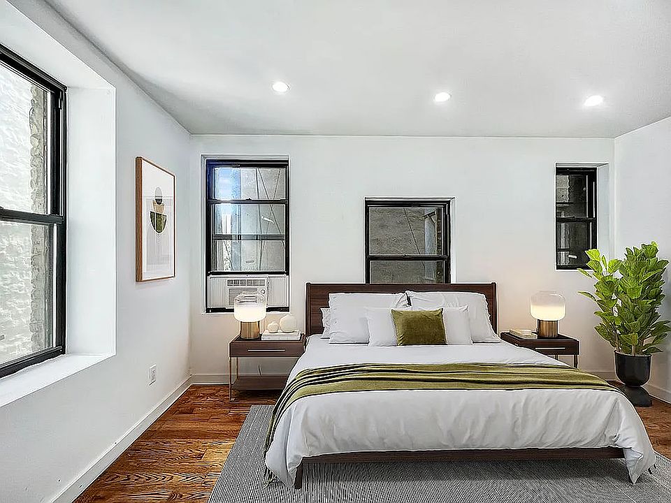 1st image of 305 E Houston St APT 1