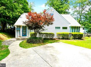 5915 Halsey Rd, Rockville, MD 20851