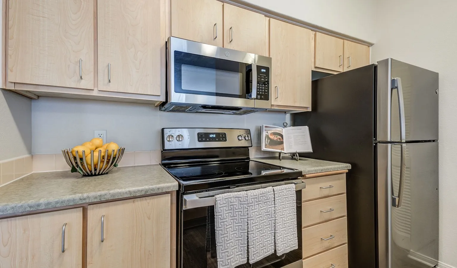 Sterling Pointe — Photo 1