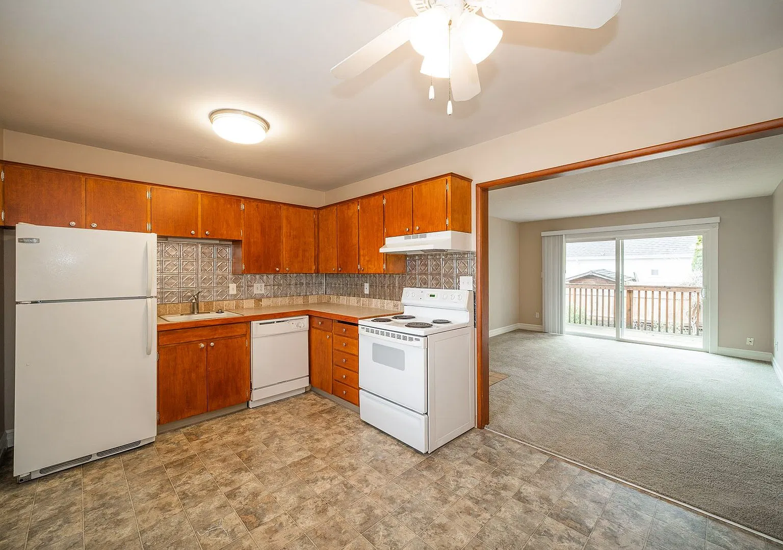 West Linn Community! Enjoy Off-Street Parking, Private Patios or Decks, & Shared Greenspace! — Photo 3