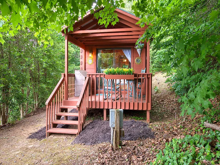 Back Deck With table and 2 rocking chairs