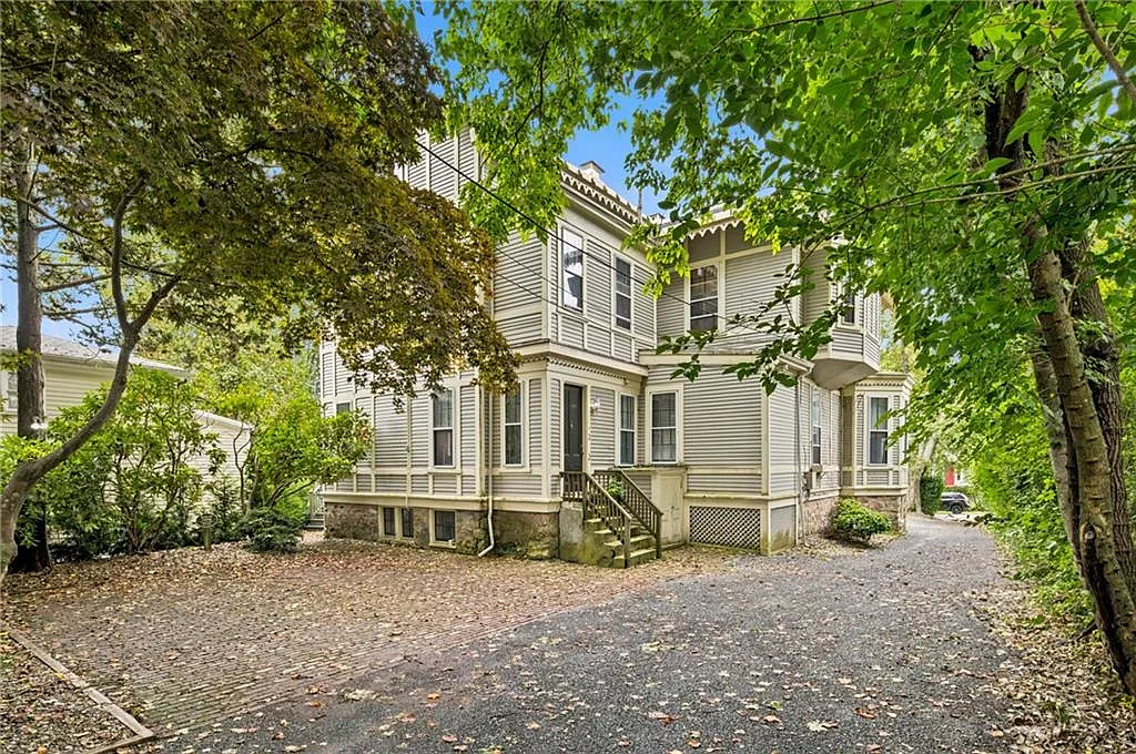 2 bed, 1.5 bath, 1112 sqft, $4,000 — Photo 2